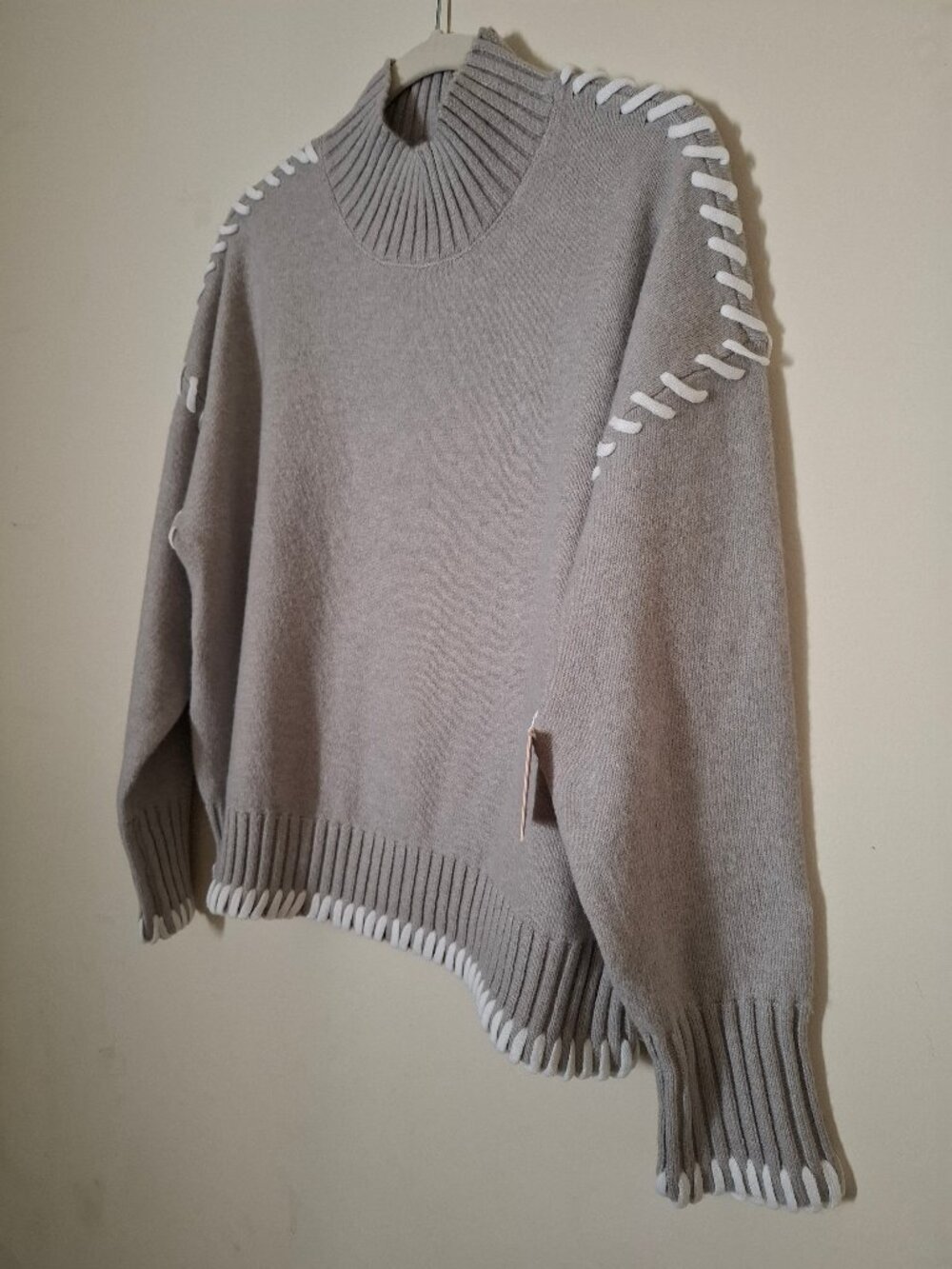 BNWT Black Tape Gray Long Sleeved Sweater Size Medium